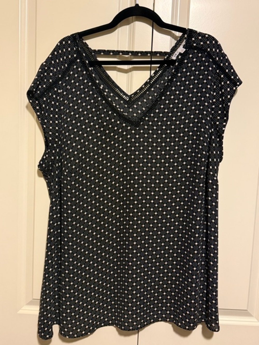 Halogen Polka Dot V-Neck Women’s Top - Black/White